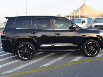 2018 Toyota Land Cruiser Sahara 4.4L Diesel 4WD – Black for export from Japan