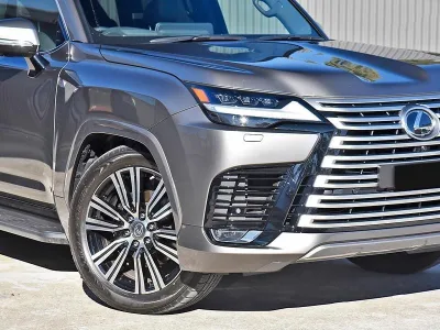 2022 Lexus LX600 SUV Liquid Metal/Black (No.480731) for export from Japan