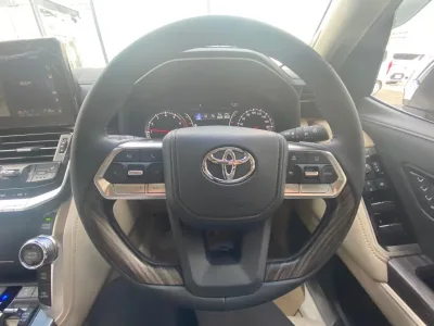 2025 Toyota Land Cruiser 300 3.5 ZX 4WD (No.J01031) for export from Japan