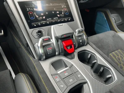 2025 Lamborghini Urus Performante: Unmatched Luxury and Performance SUV (No.960969) for export from Japan