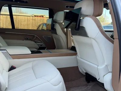 Land Rover Range Rover SV Signature Suite RHD - White for export from Japan