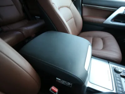 2019 Toyota Land Cruiser 200 4.6 ZX 4WD WALD for export from Japan