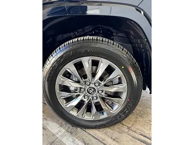 2025 Toyota Land Cruiser Sahara ZX for export from Japan