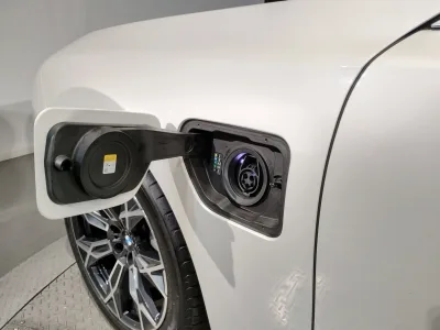 2025 BMW i7 eDrive for export from Japan