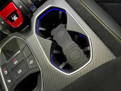 2025 Lamborghini Urus Performante: Unmatched Luxury and Performance SUV (No.960969) for export from Japan