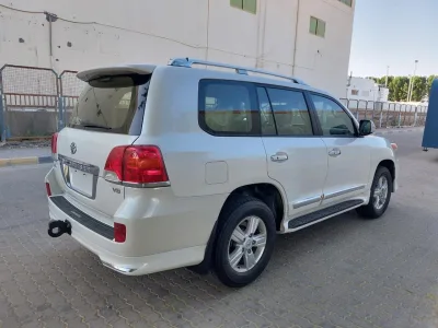 2014 TOYOTA Land Cruiser VXR 4.6L V8 model Gcc spece full option (No.830812) for export from Japan