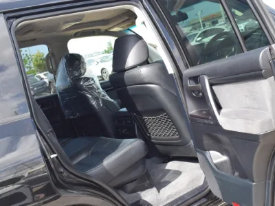 2017 Toyota Land Cruiser full option Black (No.830783) for export from Japan