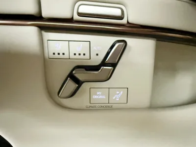 2025 Lexus LM 500h Version L 4WD for export from Japan