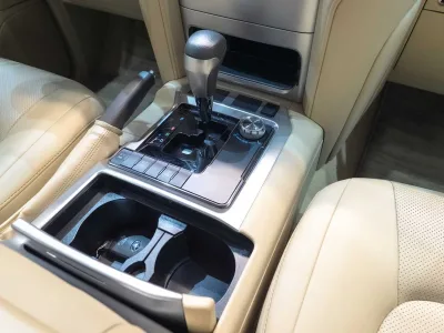 2016 Toyota Land Cruiser 200 GXR Left Handle V8 Diesel for export from Japan