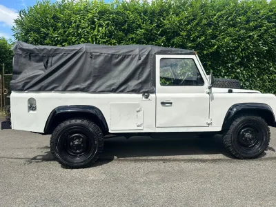 LANDROVER DEFENDER 110 (No.J0757) for export from Japan