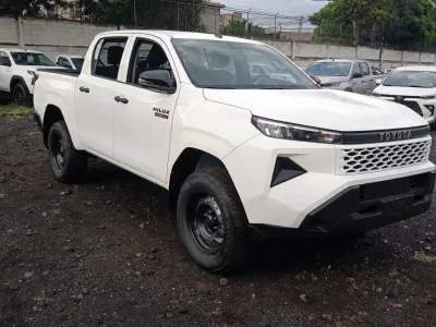 2027 Toyota Hilux Standard 4x4 2.8L Diesel Manual LHD for export from Japan