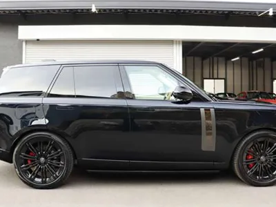 Land Rover Range Rover SV 4.4L P530 Standard Wheelbase 4WD with New Car -Black ( No-960681) for export from Japan