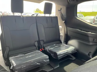 2025 Toyota Land Cruiser LC300 Sahara 7 seater(No.510805) for export from Japan