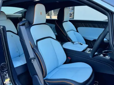 2025 Rolls-Royce Spectre: The Epitome of Luxury and Innovation (No.960966) for export from Japan