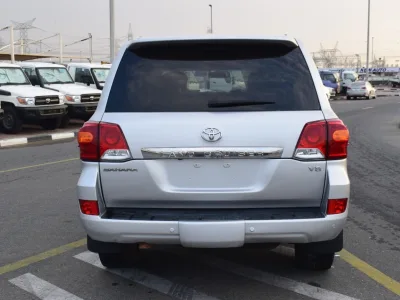 2014 Toyota Land Cruiser Sahara Silver (No.830752) for export from Japan