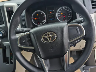 2026 Toyota Hiace Commuter 2.8 Diesel AT High Roof 15-Seater RHD for export from Japan