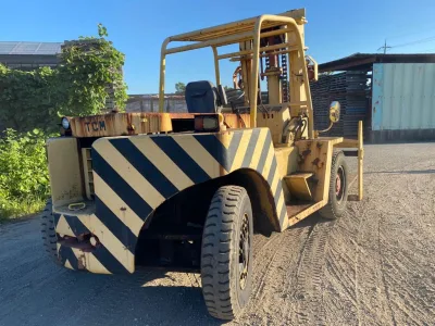 TCM FD100 Diesel-powered 10 Ton forklift (No.J0761) for export from Japan