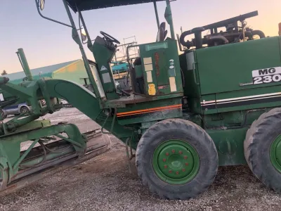 Mitsubishi Motor Grader MG230 (No.J0795) for export from Japan