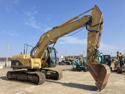 - CAT Hydraulic Excavator Type 320C Excavator for export from Japan