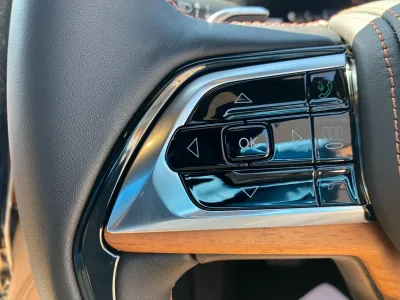 2025 Jeep Grand Cherokee Summit Reserve 4xe (Plug‑In Hybrid) for export from Japan