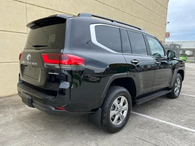 2025 Toyota Land Cruiser LC300 Sahara (No.J0512) for export from Japan