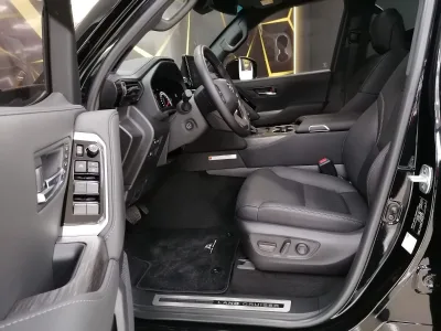 DEC/2022 LANDCRUISER LC300 70TH ANNIVERSARY LEFT HAND DRIVE (No.101816) for export from Japan