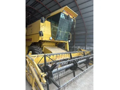 NEW HOLLAND 8070 COMBINE HARVESTER (No.J0781) for export from Japan