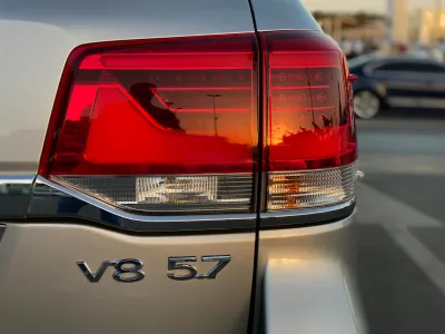 Toyota Land Cruiser 5.7L VXR (No-830715) for export from Japan