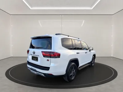 2025 Toyota Land Cruiser 300 GR Sport 3.5L Twin-Turbo for export from Japan