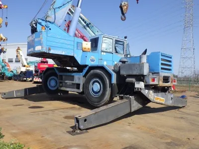 KOMATSU LW250 MOBILE CRANE 25TON(No.J0880) for export from Japan