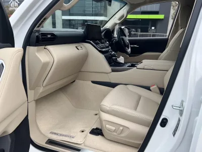2025 Toyota Land Cruiser Sahara – The Ultimate 7-Seater Luxury SUV (No.J1047) for export from Japan