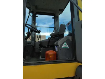 2000 KOMATSU WA80-3 WHEEL LOADER (No.J0840) for export from Japan