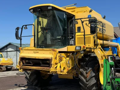 NEW HOLLAND TX67 COMBINE HARVESTER  (Two) (No.J0957) for export from Japan