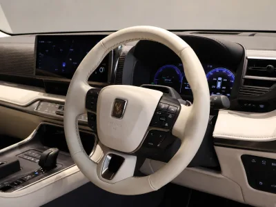 2025 Toyota Century SUV 3.5L Plug-in Hybrid 4WD 4-Seater for export from Japan