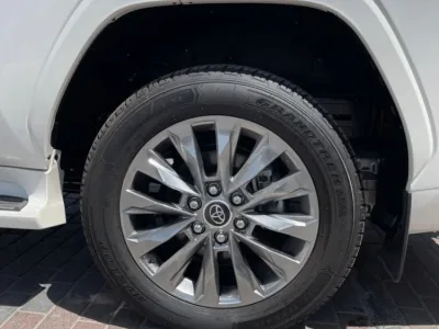 2025 Toyota Land Cruiser VXR 4.0L Petrol A/T (220722) for export from Japan