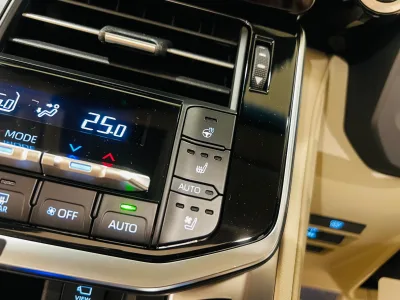 2025 TOYOTA LAND CRUISER 300 ZX 4WD for export from Japan