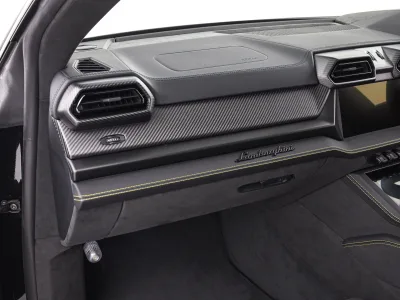 2026 Lamborghini Urus SE 4WD RHD - Nero Helene for export from Japan