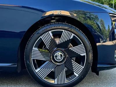 2025 Rolls-Royce Spectre: The Epitome of Luxury and Innovation (No.960966) for export from Japan