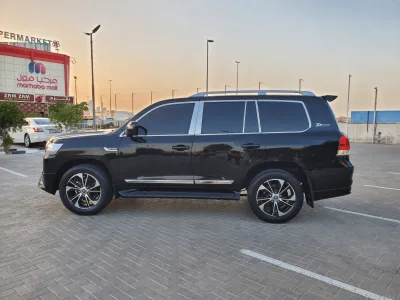 2018 Toyota Land Cruiser 8 seater V8 engine (No-830714) for export from Japan
