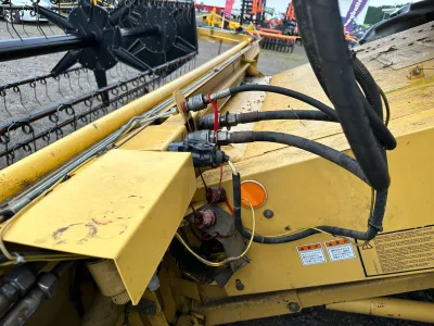 NEW HOLLAND TX36 Combine Harvester with Drivable HST control propler shaft nitrogen break system (No.J0837) for export from Japan