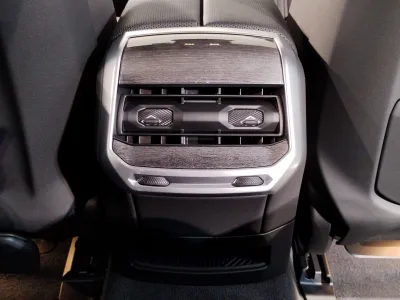 2025 BMW i7 eDrive for export from Japan
