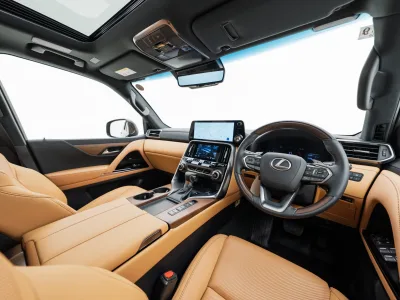 2025 LEXUS LX600 4WD –7 Seater LUXURY PACKAGE for export from Japan