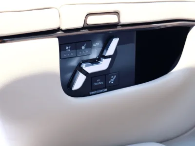 2025 Toyota Alphard Hybrid 2.5 Executive Lounge E-Four 4WD: Unmatched Luxury and Performance (No.960970) for export from Japan