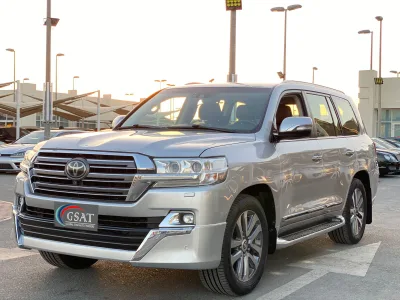 Toyota Land Cruiser 5.7L VXR (No-830715) for export from Japan