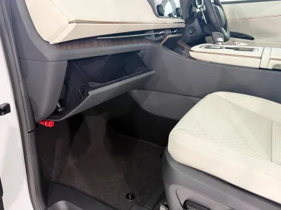 2025 Lexus LM 500h Version L 4WD for export from Japan