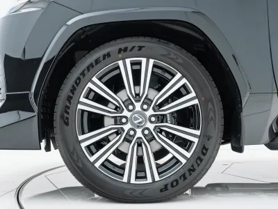 2025 LEXUS LX600 4WD –7 Seater LUXURY PACKAGE for export from Japan