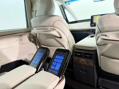 2025 Lexus LM 500h Version L 4WD for export from Japan