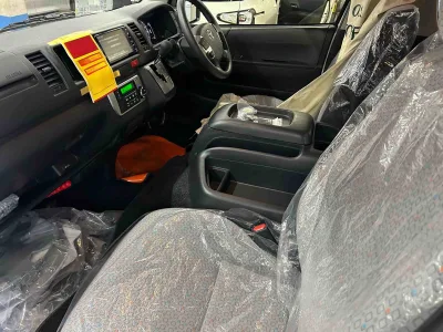 2025 Toyota Hiace Commuter Diesel Turbo 10 seater (No.960931) for export from Japan
