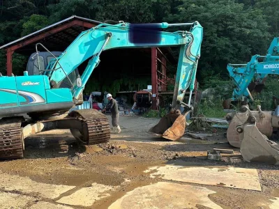 KOBELCO SK200 Excavator (No.J0744) for export from Japan