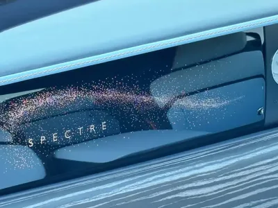2025 Rolls-Royce Spectre: The Epitome of Luxury and Innovation (No.960966) for export from Japan